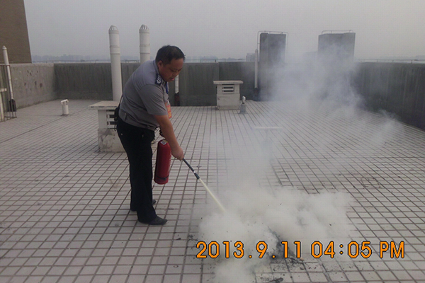 加強(qiáng)消防訓(xùn)練 確保小區(qū)安全 