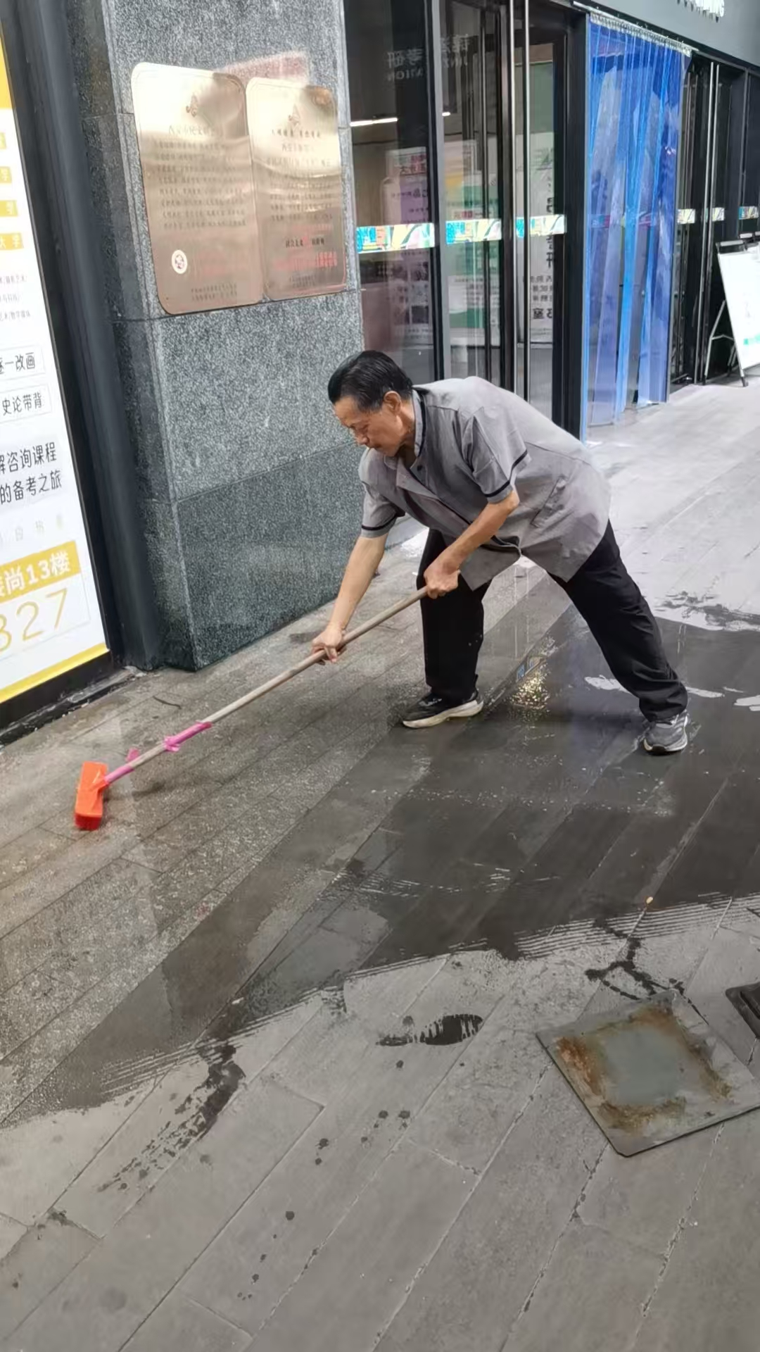 每一份堅(jiān)守，都是城市的溫度