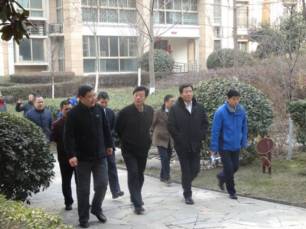 曲江新區(qū)管委會(huì)領(lǐng)導(dǎo)蒞臨【曲江6號(hào)】小區(qū)開展春節(jié)期間安全生產(chǎn)大檢查